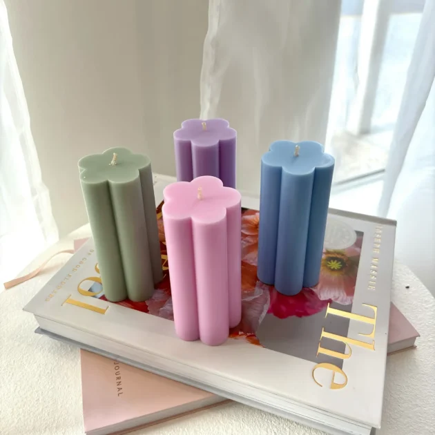 Flora Lumi Scented Candle - Image 2