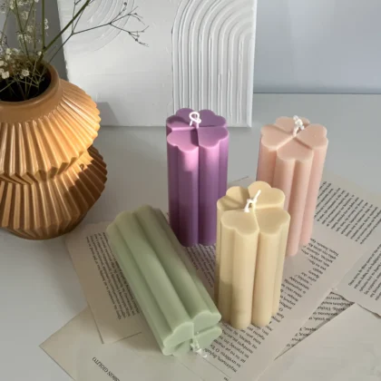 Flora Lumi Scented Candle